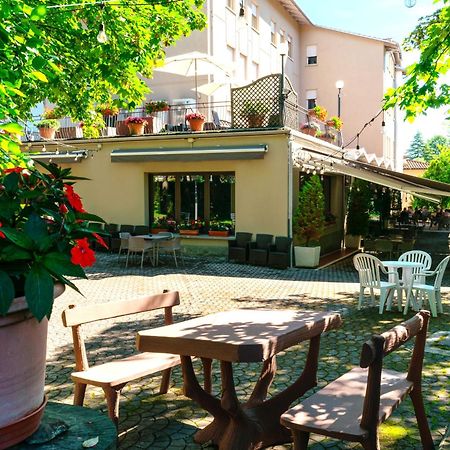 Hotel Falco D'Oro تول المظهر الخارجي الصورة