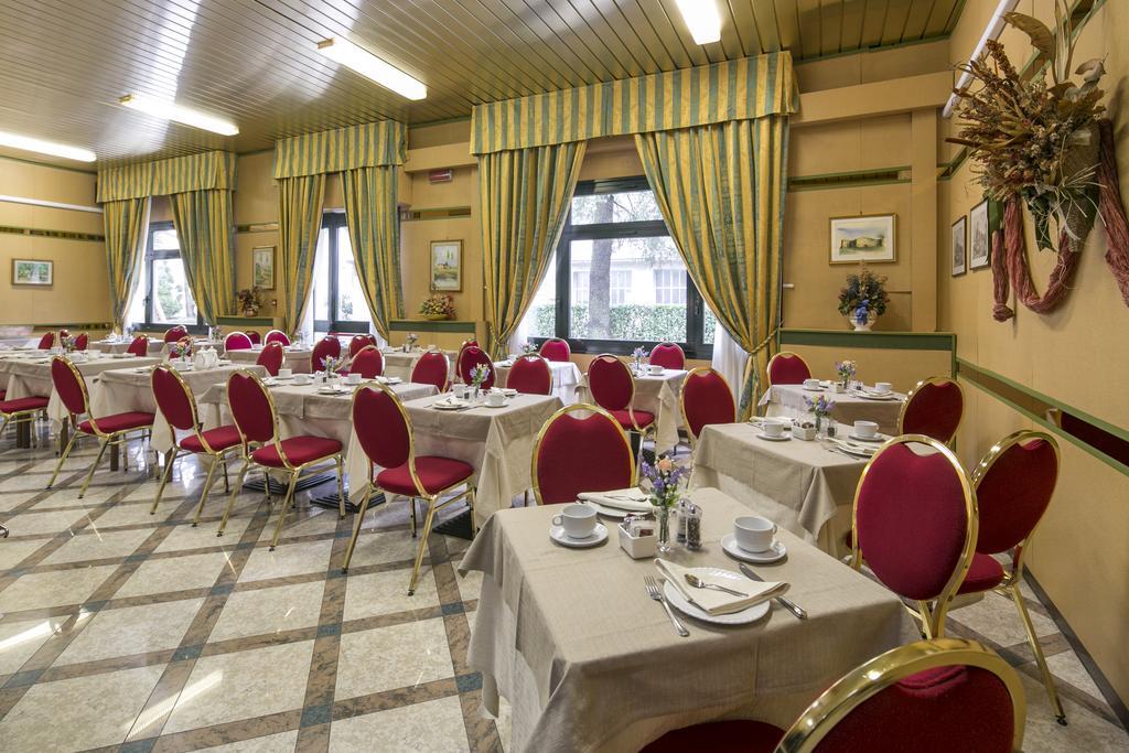 Hotel Falco D'Oro تول المظهر الخارجي الصورة