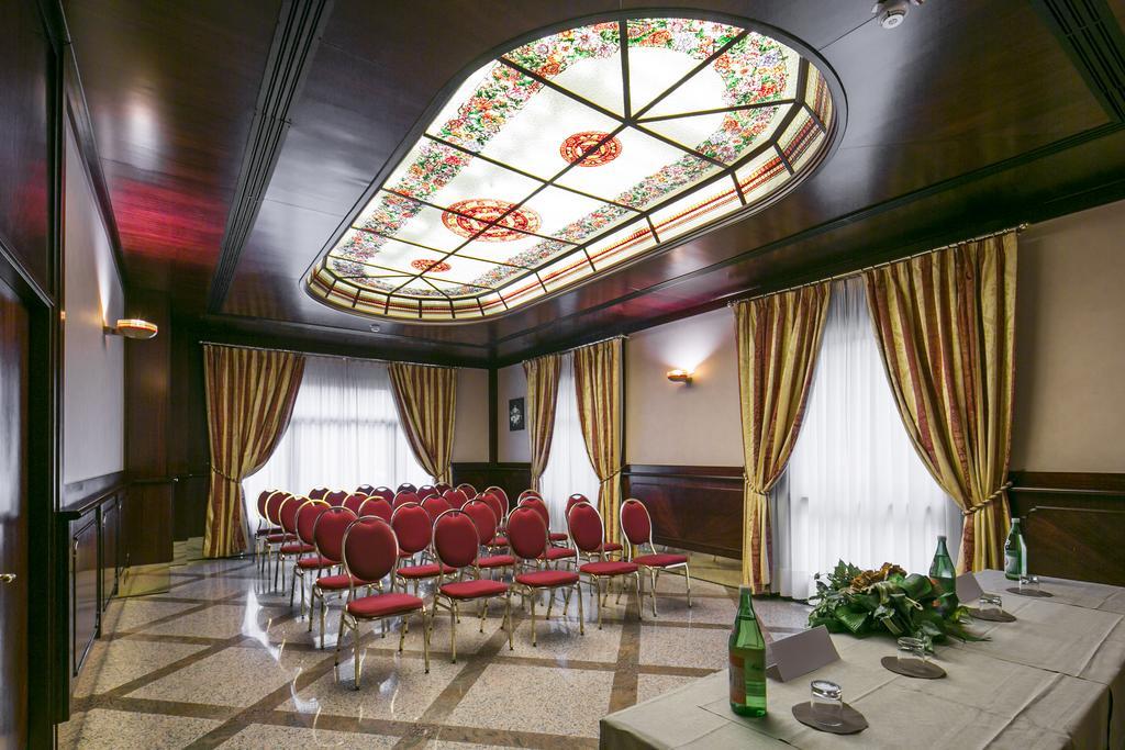 Hotel Falco D'Oro تول المظهر الخارجي الصورة