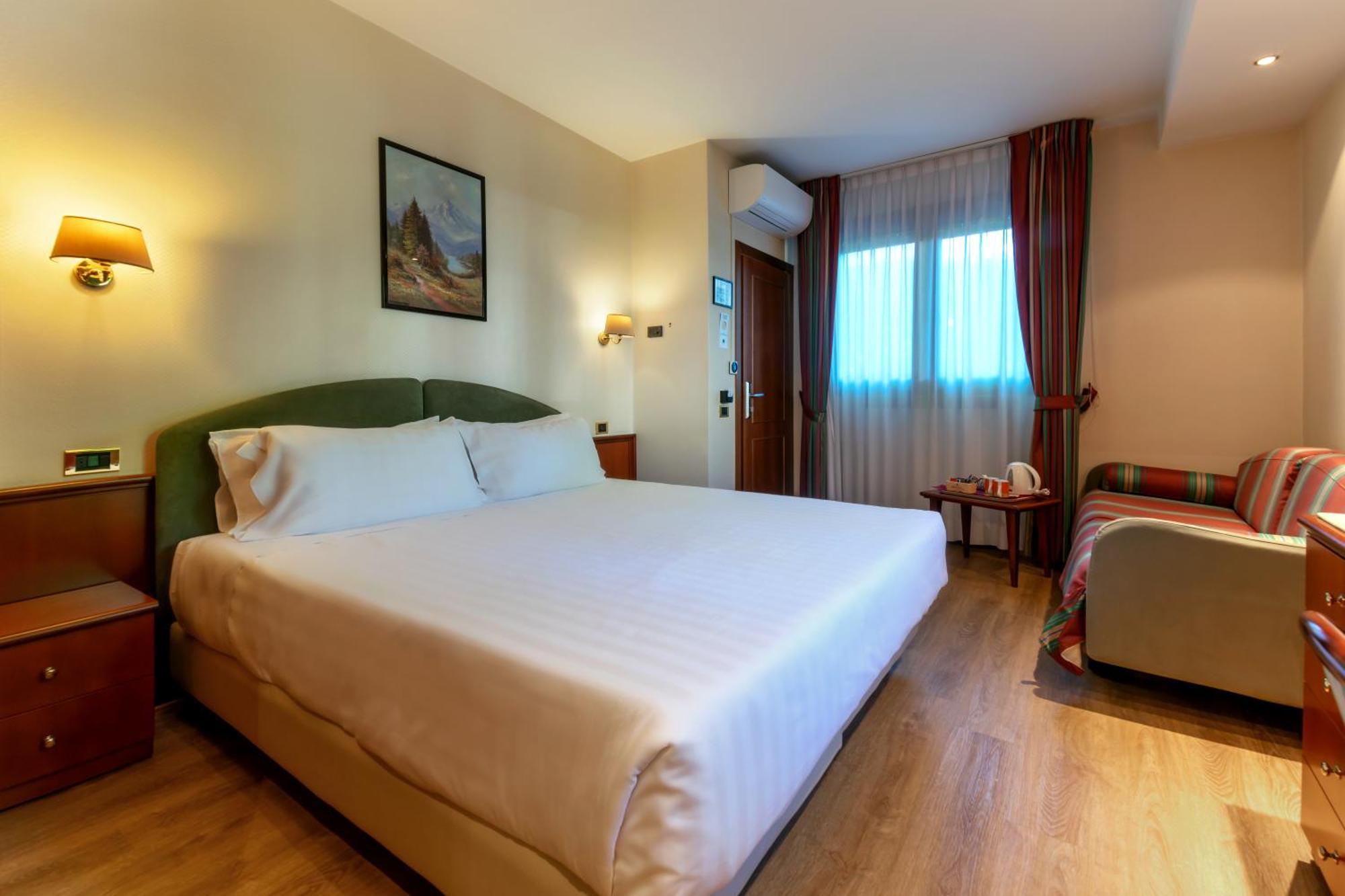 Hotel Falco D'Oro تول المظهر الخارجي الصورة