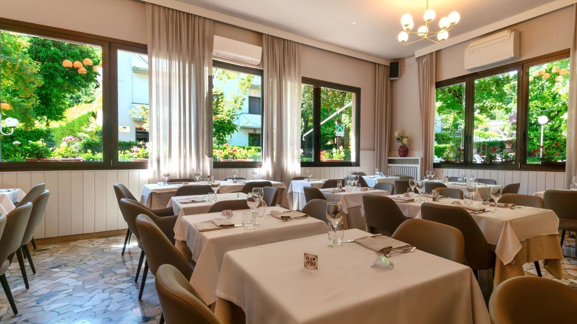 Hotel Falco D'Oro تول المظهر الخارجي الصورة