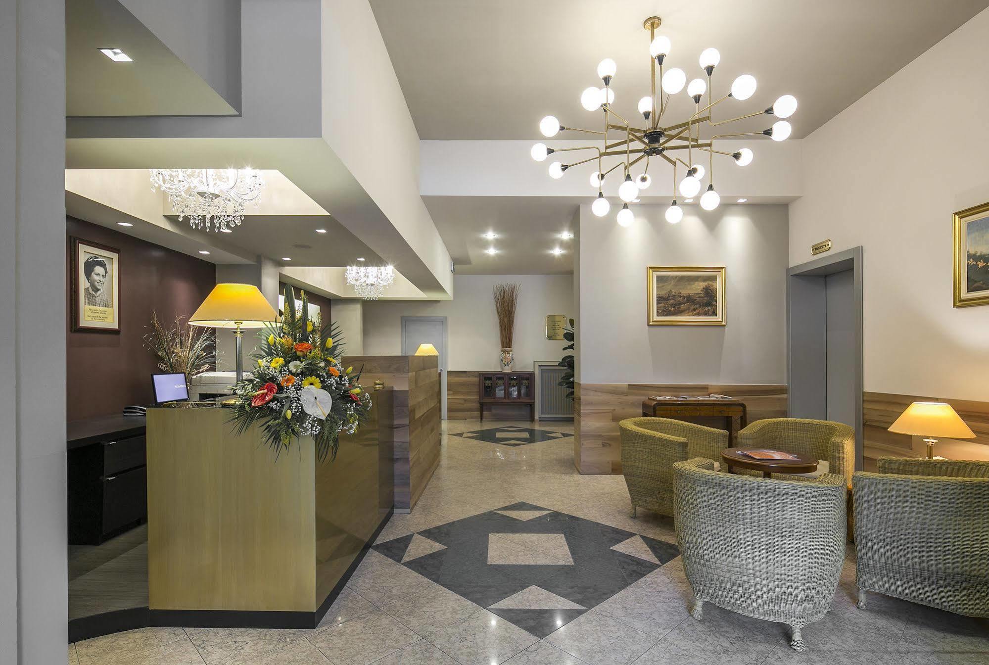 Hotel Falco D'Oro تول المظهر الخارجي الصورة