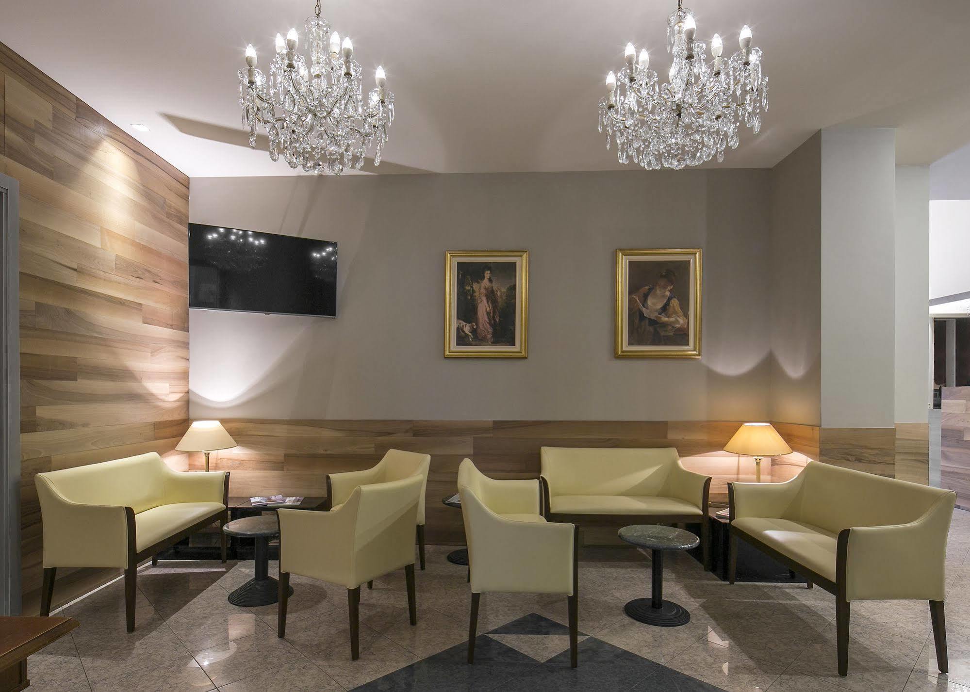 Hotel Falco D'Oro تول المظهر الخارجي الصورة