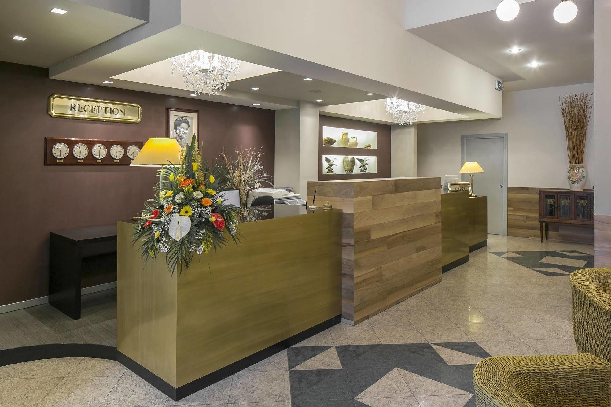 Hotel Falco D'Oro تول المظهر الخارجي الصورة