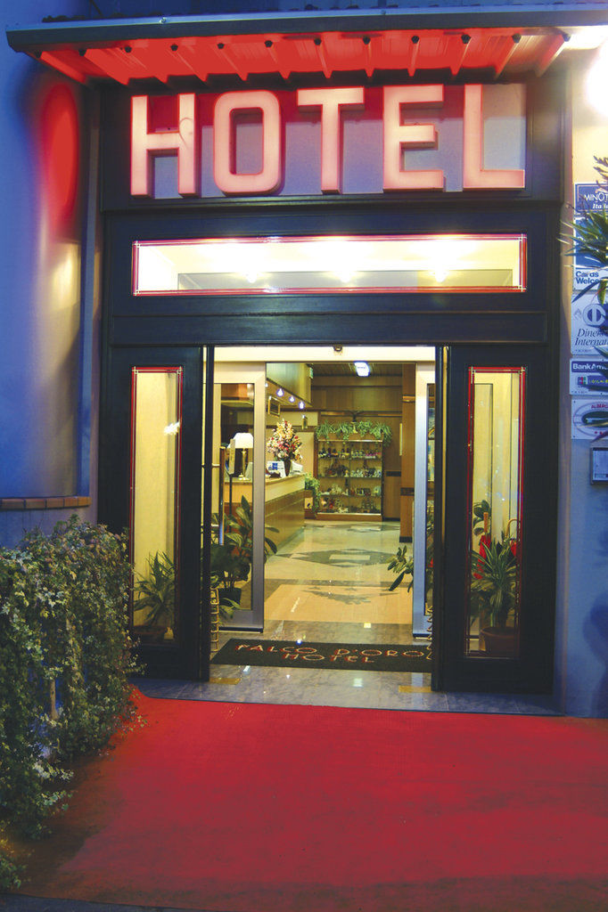 Hotel Falco D'Oro تول المظهر الخارجي الصورة